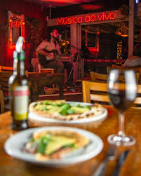 Jantar com música